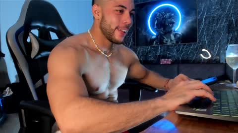 Snapshot of camilowatson chatting on December 10, 2024, 1:32 am Camilo Watson online show from December 10, 2024, 1:32 am