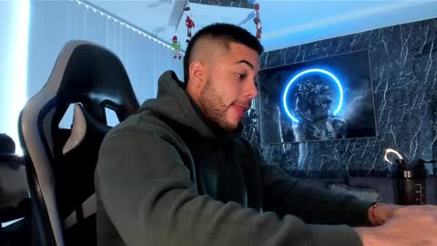 Snapshot of camilowatson chatting on December 11, 2024, 12:34 pm Camilo Watson online show from December 11, 2024, 12:34 pm