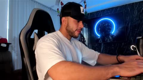 Snapshot of camilowatson chatting on December 25, 2024, 9:33 pm Camilo Watson online show from December 25, 2024, 9:33 pm