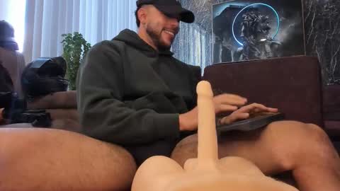 Snapshot of camilowatson chatting on October 15, 2025, 3:01 pm Camilo Watson online show from October 15, 2025, 3:01 pm