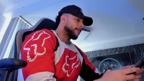 Snapshot of camilowatson chatting on December 14, 2025, 4:34 pm Camilo Watson online show from December 14, 2025, 4:34 pm