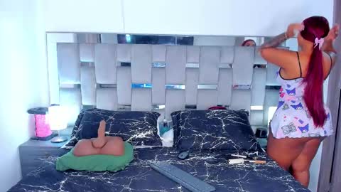 Snapshot of cammiila chatting on November 30, 2025, 12:42 pm Camila online show from November 30, 2025, 12:42 pm