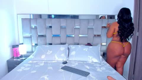 Snapshot of cammiila chatting on December 15, 2025, 8:46 pm Camila online show from December 15, 2025, 8:46 pm