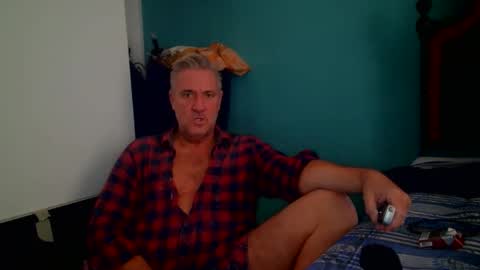 Snapshot of camunication chatting on October 20, 2025, 10:27 am camunication online show from October 20, 2025, 10:27 am