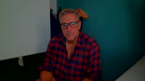 Snapshot of camunication chatting on October 25, 2025, 10:23 am camunication online show from October 25, 2025, 10:23 am