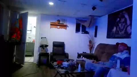 CanadaGuy1978 online show from April 17, 2026, 4:37 am