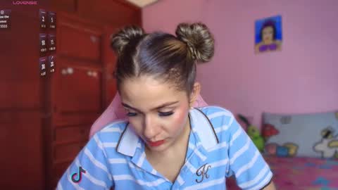 Snapshot of candase_ chatting on October 23, 2025, 11:46 pm Candase online show from October 23, 2025, 11:46 pm