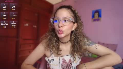 Snapshot of candase_ chatting on November 4, 2025, 9:58 pm Candase online show from November 4, 2025, 9:58 pm