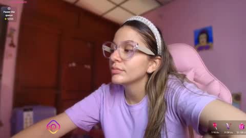 Snapshot of candase_ chatting on November 8, 2025, 1:28 am Candase online show from November 8, 2025, 1:28 am