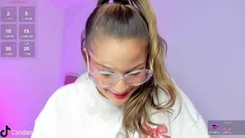 Snapshot of candase_ chatting on November 19, 2025, 11:16 pm Candase online show from November 19, 2025, 11:16 pm