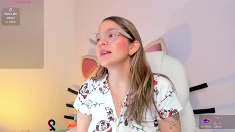 Snapshot of candase_ chatting on December 3, 2025, 2:08 am Candase online show from December 3, 2025, 2:08 am