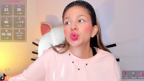 Snapshot of candase_ chatting on December 5, 2025, 12:03 pm Candase online show from December 5, 2025, 12:03 pm