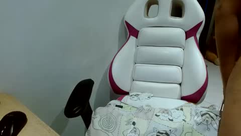 Snapshot of canddysexxx_ chatting on February 14, 2025, 11:42 pm Carolina online show from February 14, 2025, 11:42 pm