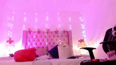 Candie  online show from February 15, 2026, 10:58 am