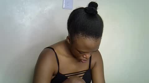 candiemaya online show from March 22, 2026, 4:49 am