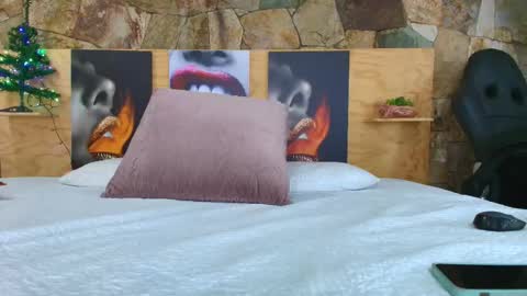 Jolie online show from November 11, 2025, 5:13 pm