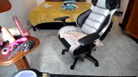 Snapshot of candy_hairy chatting on January 8, 2025, 9:21 am candy online show from January 8, 2025, 9:21 am