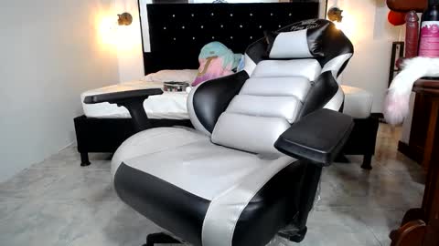 Snapshot of candy_hairy chatting on February 13, 2025, 9:41 am candy online show from February 13, 2025, 9:41 am