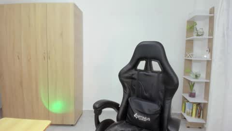 Nickol online show from December 20, 2025, 7:21 pm