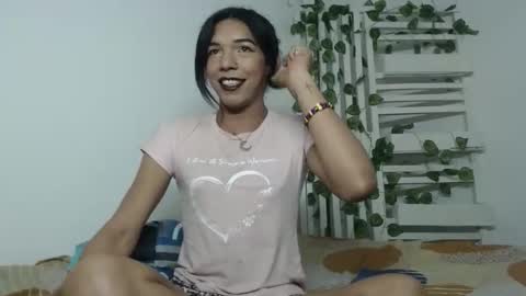 Snapshot of candy_hot_trans chatting on April 3, 2026, 4:32 am candy_hot_trans online show from April 3, 2026, 4:32 am