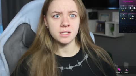 Snapshot of candy_meggie chatting on December 9, 2024, 7:06 am Megan online show from December 9, 2024, 7:06 am