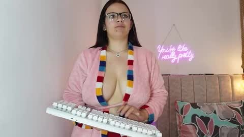 candy sweet17 online show from December 19, 2025, 4:30 am