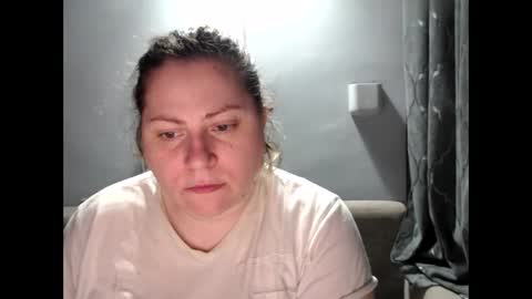 Laura online show from December 2, 2025, 2:01 pm