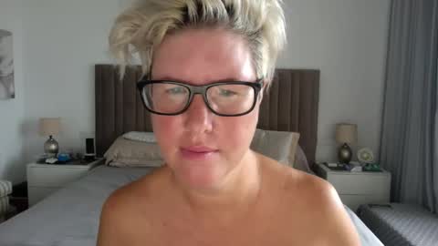 Snapshot of candycumslut69 chatting on October 8, 2025, 7:39 am Candycumslut69 online show from October 8, 2025, 7:39 am