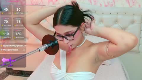 Scarlet  online show from June 5, 2026, 5:03 am
