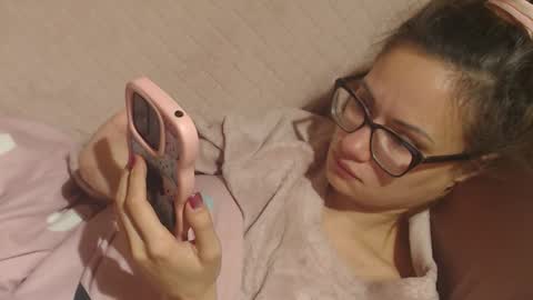 say meow and send tips  online show from November 15, 2025, 9:39 am