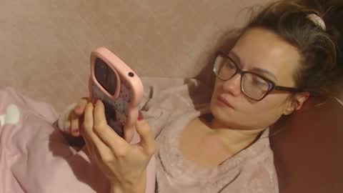 say meow and send tips  online show from December 17, 2025, 9:43 pm