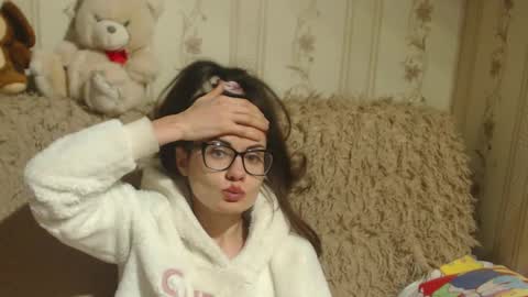 say meow and send tip  online show from February 5, 2025, 6:59 pm