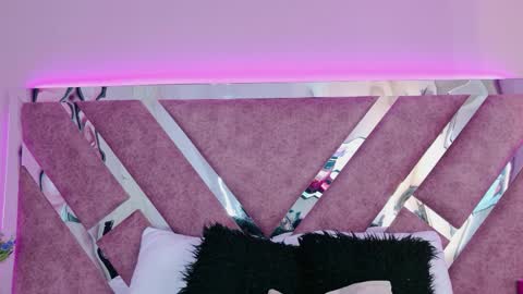 candyluxury_ online show from April 1, 2026, 1:41 pm