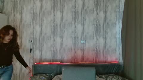 candymini online show from March 25, 2026, 9:37 am