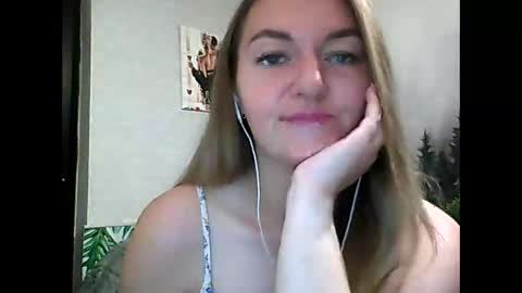 Snapshot of candyolime chatting on September 10, 2025, 8:42 pm Daisy online show from September 10, 2025, 8:42 pm