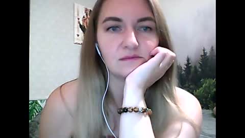 Snapshot of candyolime chatting on September 15, 2025, 8:42 pm Daisy online show from September 15, 2025, 8:42 pm