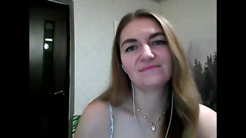 Snapshot of candyolime chatting on December 16, 2025, 9:31 pm Daisy online show from December 16, 2025, 9:31 pm