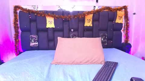 Aura  online show from October 18, 2025, 11:55 am