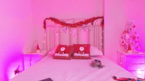 Aura  online show from November 25, 2025, 11:54 am