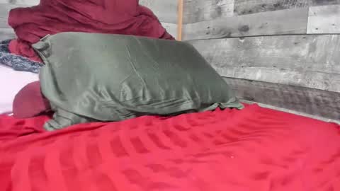 canuk1983 online show from February 10, 2026, 10:14 pm