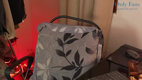 Snapshot of capizzi_ chatting on December 13, 2024, 4:43 am David Capizzi online show from December 13, 2024, 4:43 am