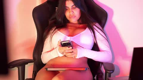 Snapshot of capriciousqueen chatting on May 27, 2026, 3:58 am Miyah online show from May 27, 2026, 3:58 am