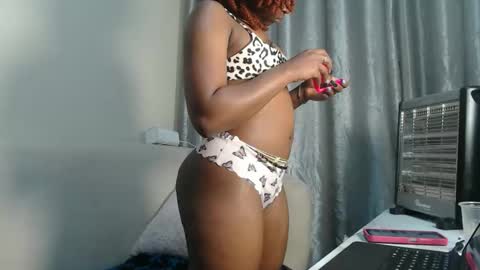 Snapshot of caramel_chocolate01 chatting on November 11, 2025, 6:30 pm caramel online show from November 11, 2025, 6:30 pm