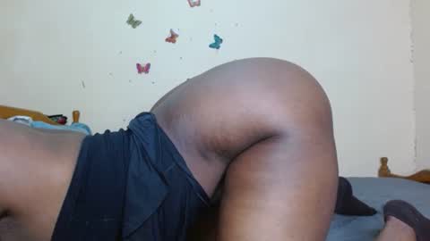 Snapshot of caramelebony_ chatting on May 23, 2026, 8:29 am caramelebony_ online show from May 23, 2026, 8:29 am