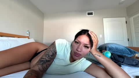 caramelmami26 online show from June 5, 2026, 9:42 pm