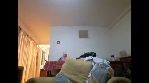 Snapshot of caravibugue chatting on June 1, 2026, 10:11 pm caravibugue online show from June 1, 2026, 10:11 pm