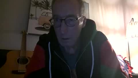 Caressluving online show from February 5, 2026, 4:06 am