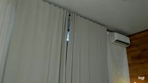 caressyourself online show from February 6, 2025, 11:21 am