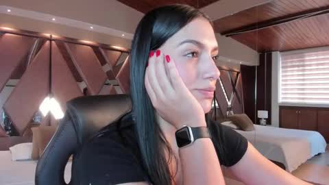 Snapshot of carina_rossi chatting on October 22, 2025, 1:00 pm Carina online show from October 22, 2025, 1:00 pm