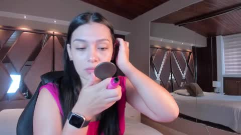Snapshot of carina_rossi chatting on November 25, 2025, 11:43 am Carina online show from November 25, 2025, 11:43 am